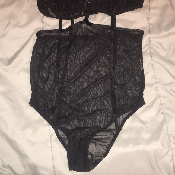 Lingerie - Picture 3 of 3